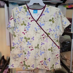 Scrub HQ Scrub Top SS Cream w/ Flowers Maroon Trim - Size XL